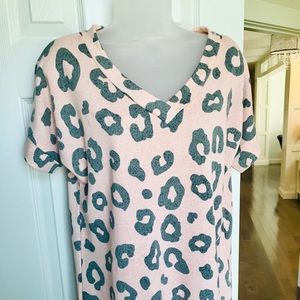 Pink & grey leopard print tshirt